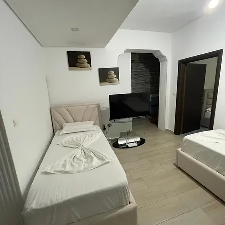 White Saranda