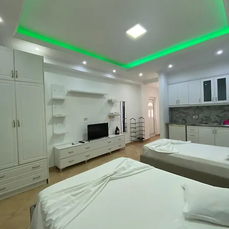 White Saranda