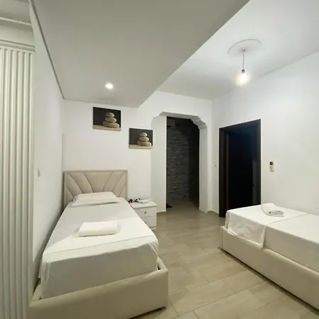 Apartament White *