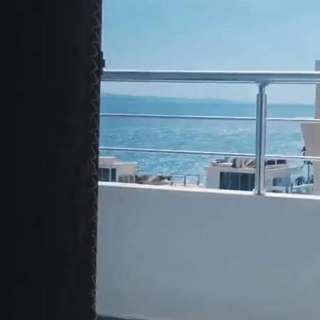 Apartament White *